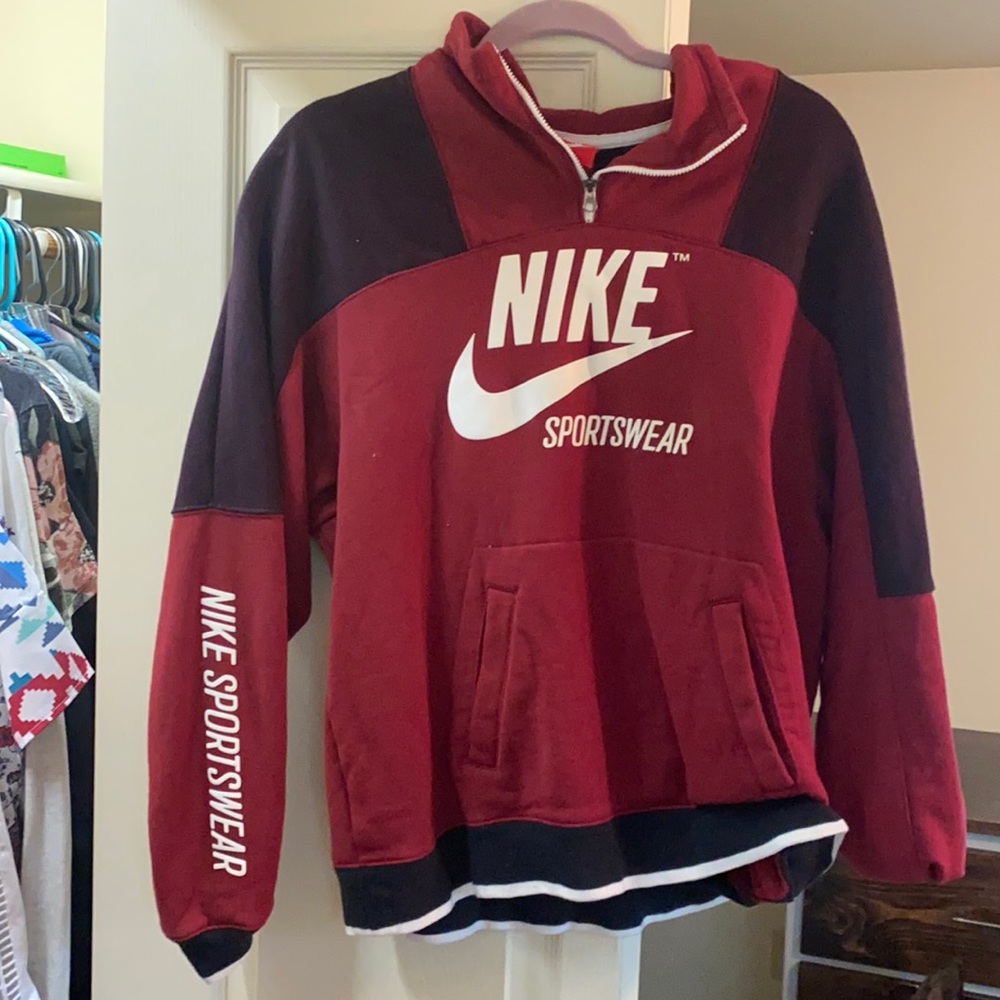 Women’s Nike sweatshirt